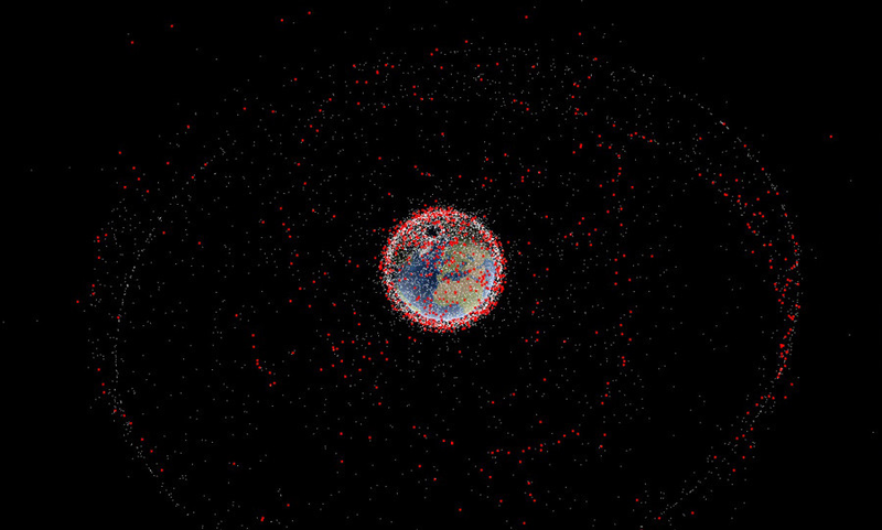 Illustration for article titled These Amazing Maps Show All 14,000+ Satellites Orbiting The Earth